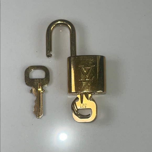 Louis Vuitton Luxurious Gold Padlock and Keys #321 - Picture 3 of 12